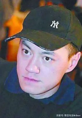 对黄渤有知遇之恩,妻子靠“裸”出位的雪村,如今怎样?