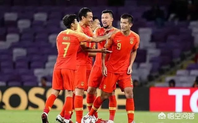 强烈建议,让散步踢球的冯潇霆退出国家队,你同意吗?