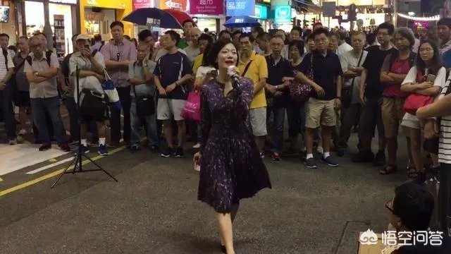 李亚鹏的新女友长得很像香港街头唱歌的小龙女,但是看介绍觉得应该不是,有知情的吗?