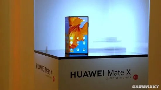 华为5G可折叠屏手机Mate X展示曝光 外折式设计、边框超窄