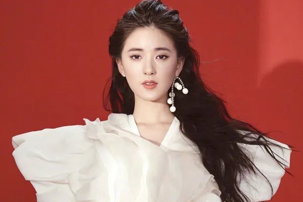 毛戈平给赵露思化妆的一段视频曝光，化妆前后有何区别？