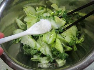 快手巧拌爽脆的地黄瓜