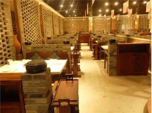 黄磊孟非合开的火锅店开张了,网友大呼价高离谱,你在就餐的时候会因为明星效应而选择他们开的餐馆吗?