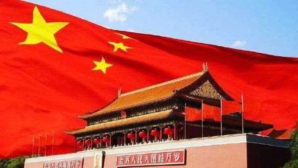 十九大报告明确指出,中国特色社会主义最本质的特征是什么