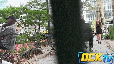 美女街头坐路人大腿 下幕让人笑尿(图)