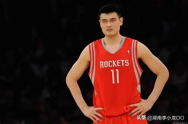 跟姚明合影,如何站位才能避免尴尬?