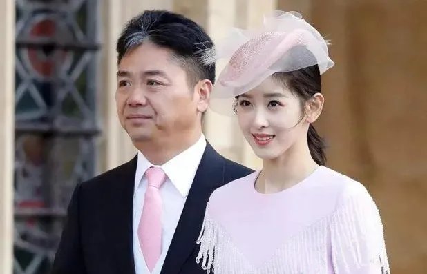 刘强东旧照流出,网友感叹章泽天眼光跟别人不一样,这个你怎么看?