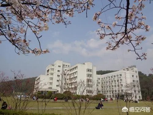 湖北师范学院怎么样?要不要去复读?