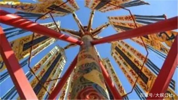 故宫“天灯”复原品拍出千万天价,为什么能卖这么贵?人傻钱多?