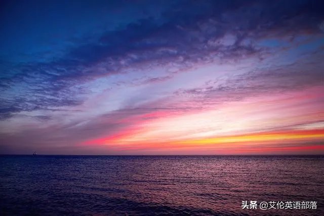如今线上教育很火,大家觉得录播课和直播课哪个学习效果好?