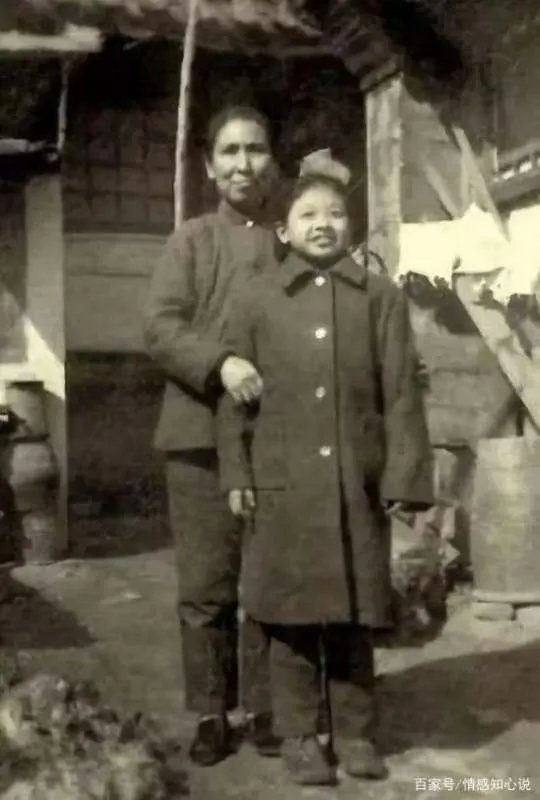 “50岁未婚,败光上亿家产”:韩红的背后,到底有怎样的心酸?