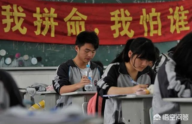 高考生午休校方未叫醒致缺考,江西考生小龚获学校2.6万元赔偿,你怎么看?