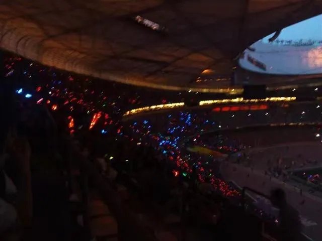 第一个在鸟巢开个人演唱会的歌手是谁?