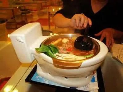 喝马桶水挑战的不是压力那是什么?