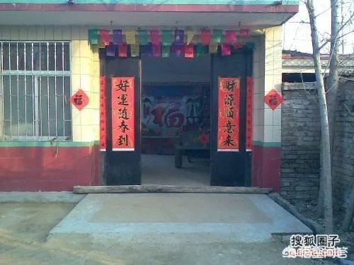 在农村过年时,门口横放一棵高粱秸什么用意?