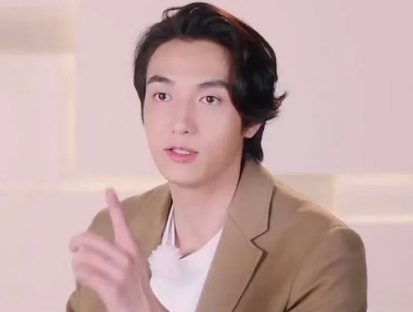你觉得萧亚轩在节目中公开吐槽黄皓,妥当吗?