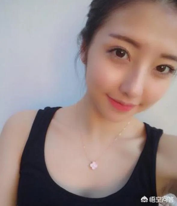 王思聪前女友豆得儿现身《快乐大本营》,为何分手后豆得儿颜值下降的如此之快?