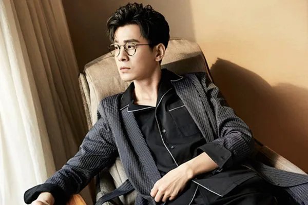 乔振宇是公认美男子，儿女双全，但是为什么却迟迟没有办婚礼？