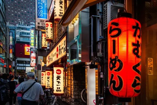 在新宿歌舞伎町“风俗”街,这些地方你要小心,即使在日本也未必安全?