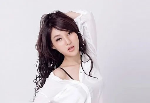 郭美美再次出事,仅仅20岁的女孩儿,揭开了谁的遮羞布?