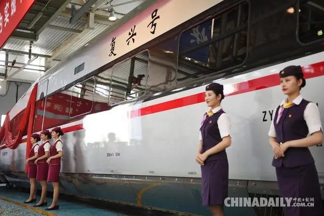 中国高铁复兴号今天首发，复兴号和谐号有什么区别？