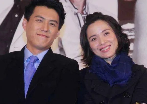 她因拍吻戏与老公离婚，二婚嫁靳东被宠成公主，儿子帅出天际，你怎么看？
