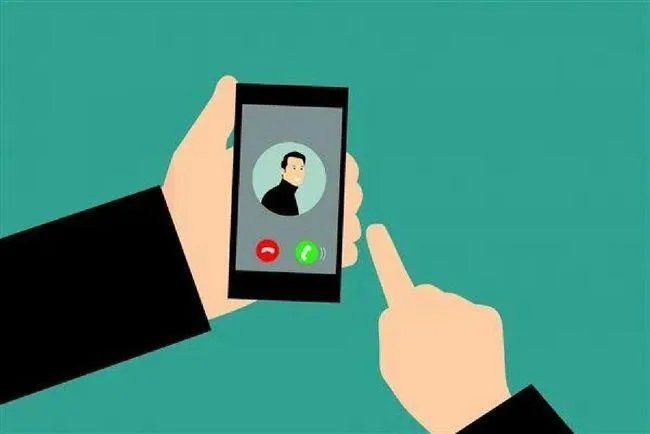 小学生让骗子自挂电话，我们在面对诈骗电话该如何做？