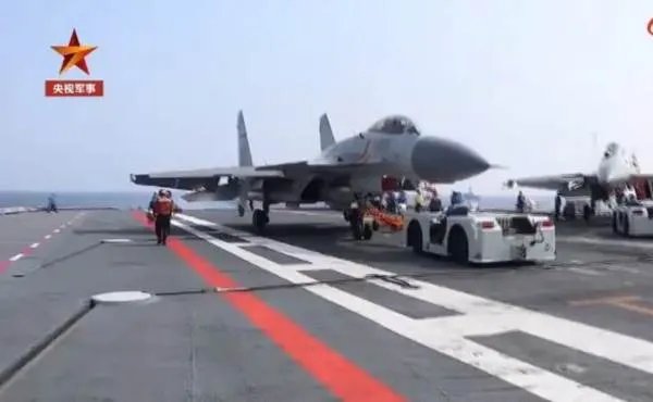 歼15航母起降全过程细节震撼画面,这是我国制造研发吗?