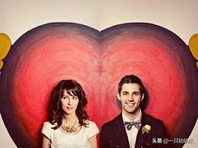 通过罗志祥周扬青分手事件,如何看待恋爱时看对方的手机的必要?