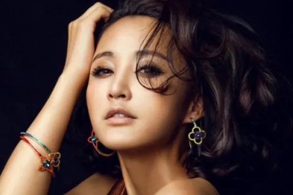 张歆艺节目中自爆怀孕后节目遭替换，娱乐圈有哪些内幕？