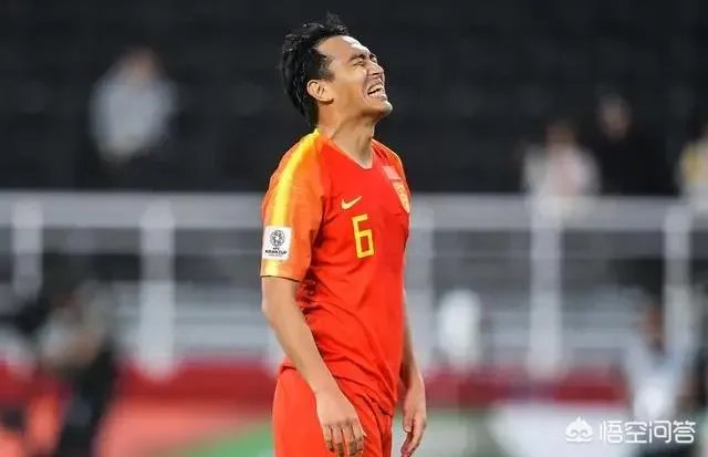 强烈建议,让散步踢球的冯潇霆退出国家队,你同意吗?