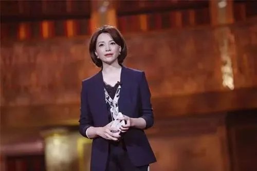 央视著名女主持人董卿未来会不会去美国生活?