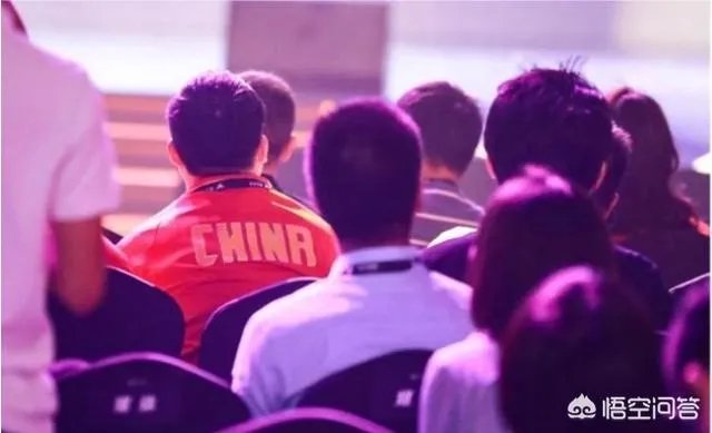 腾讯电竞年度发布会上,为什么uzi会作为选手代表上台发言?