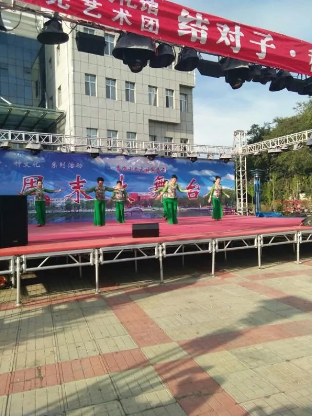 上联:戏演古今情,善恶忠奸收眼底,请对下联?