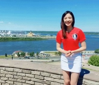 韩国女神主播张艺媛再次报道世界杯,中国球迷说不如刘语熙,你怎么看?