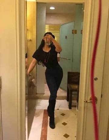 美女秀健身照走红成中国卡戴珊 大秀沙漏型完美身材