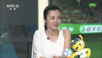 韩国女神主播张艺媛再次报道世界杯,中国球迷说不如刘语熙,你怎么看?