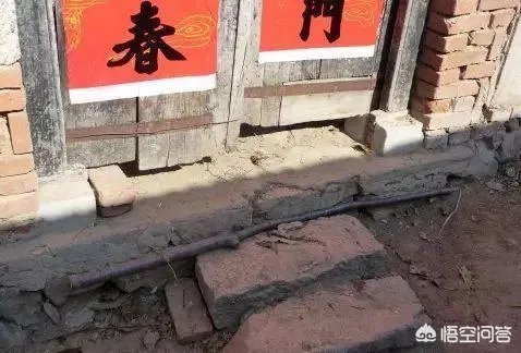 在农村过年时,门口横放一棵高粱秸什么用意?