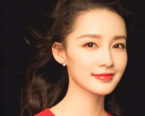 李沁虽然不争不抢但却稳扎稳打,刚刚获得最佳女配角奖,你怎么看?