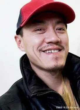 对黄渤有知遇之恩,妻子靠“裸”出位的雪村,如今怎样?
