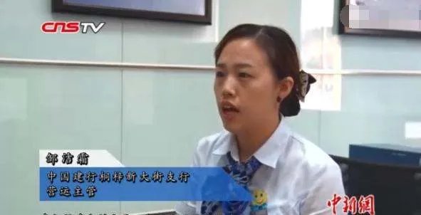 贵州男子十万现金放家里,发霉只剩两万多,硬得像一块砖头,你怎么看?