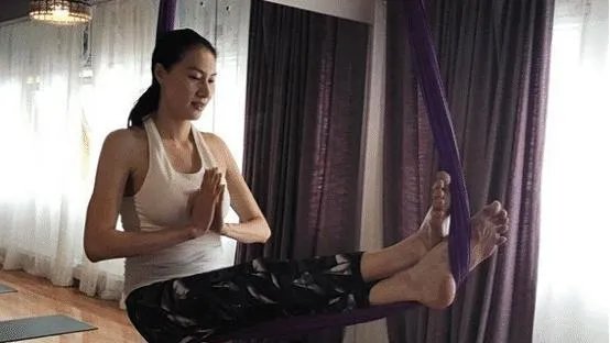 “摸臀门”后原谅林丹,退隐多年,林丹妻子谢杏芳现状怎么样?