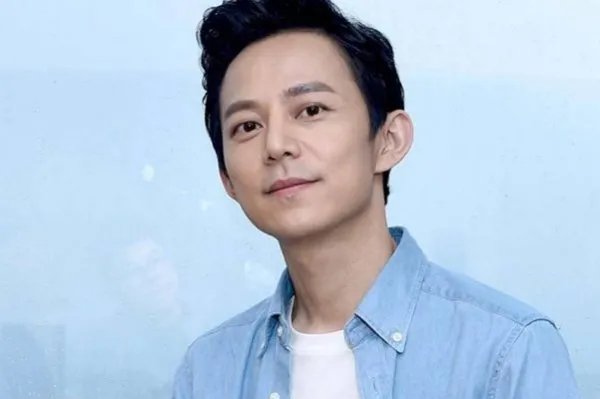 到底发生了什么,何炅和谢娜的友谊的小船被爆翻船?