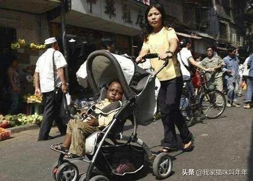 女儿和非洲小伙离婚了,孩子留给男方好还是留给女方好?