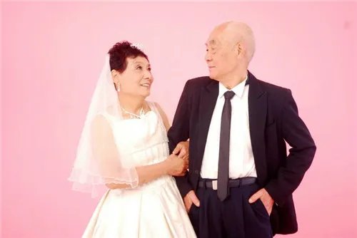 6款钻石婚礼物推荐 父母钻石婚送什么礼物好