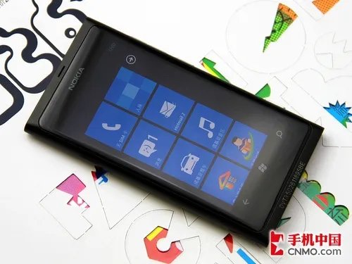 最本土WP7旗舰 诺基亚Lumia 800C评测
