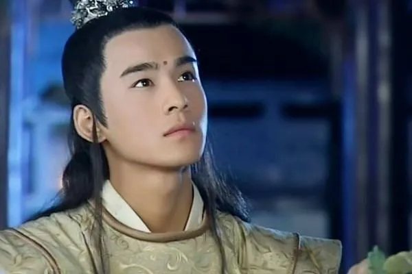 乔振宇是公认美男子，儿女双全，但是为什么却迟迟没有办婚礼？