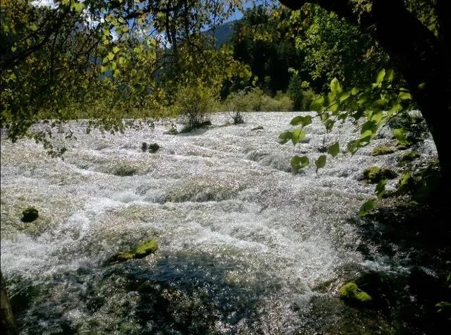 九寨沟地震过后又形成新的景点,你还会去吗?