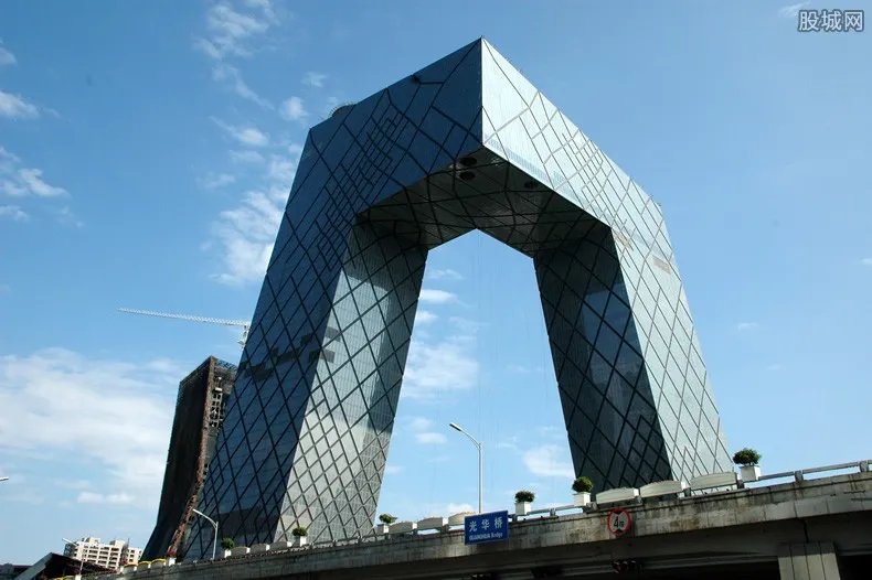 央视曝光全是假货 这些假货没一件真的你还敢买吗?