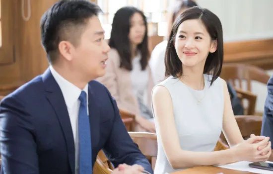高颜值的奶茶妹,为何会与比自己大19的刘强东结婚?